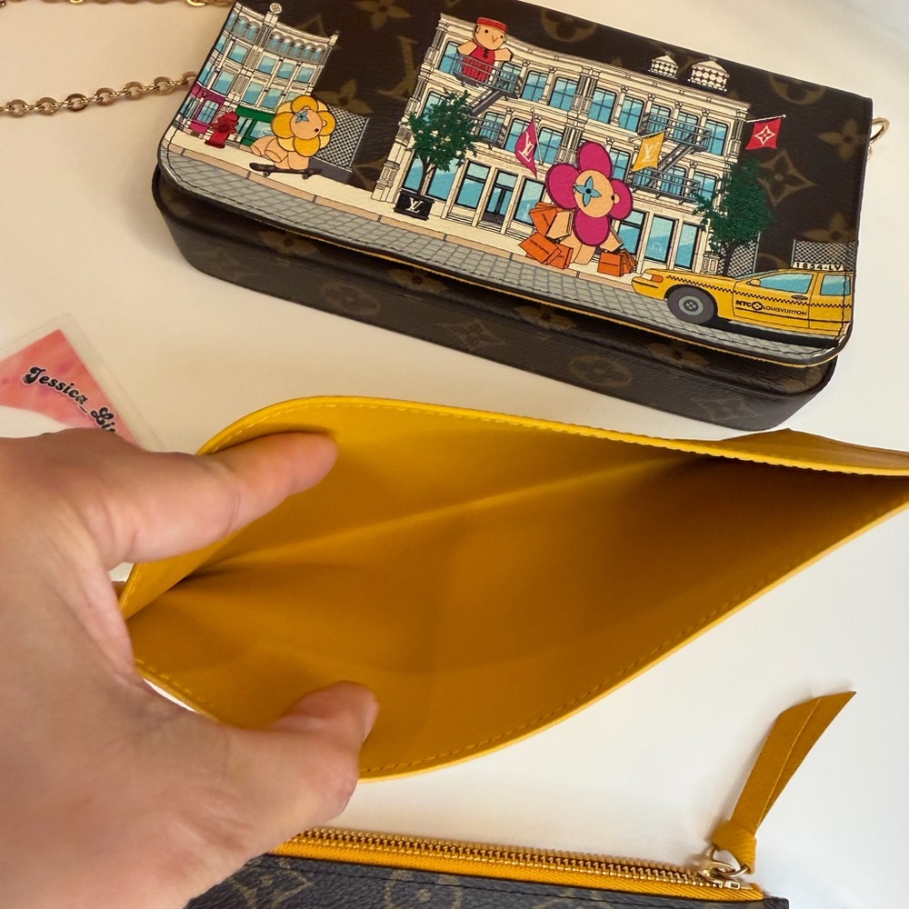 🎀 LOUIS VUITTON '22 VIVIENNE NYC HOLIDAY ANIMATION MONOGRAM FELICIE POCHETTE - Picture 12 of 16